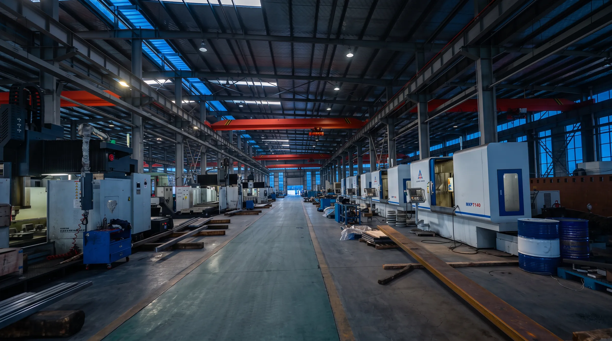 LYNCCN machining workshop with gantry and vertical machining centers