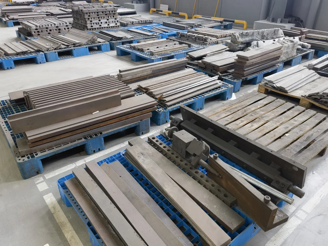 Heat treated press brake tool blanks in the LYNCCN workshop